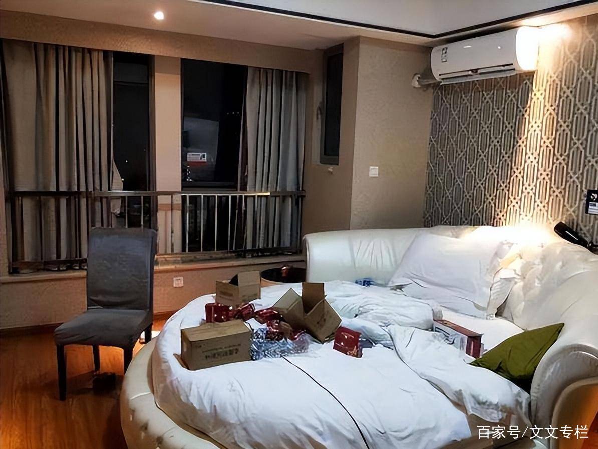 玩入住酒店被疯传慌乱中选择报警PP电子平台案例：情侣苏州游(图3)